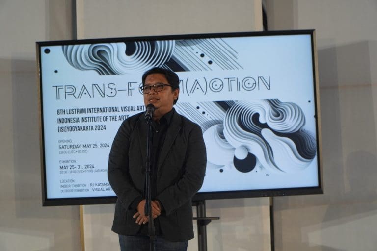 Dekan FSR ISI Yogyakarta memberikan sambutan